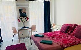 Onyx Apartment With Free Private Garage + Ac